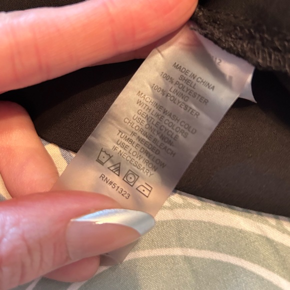 Vince Camuto Floral Tie 3/4 Sleeve Crew Neck Blouse - Picture 10 of 10